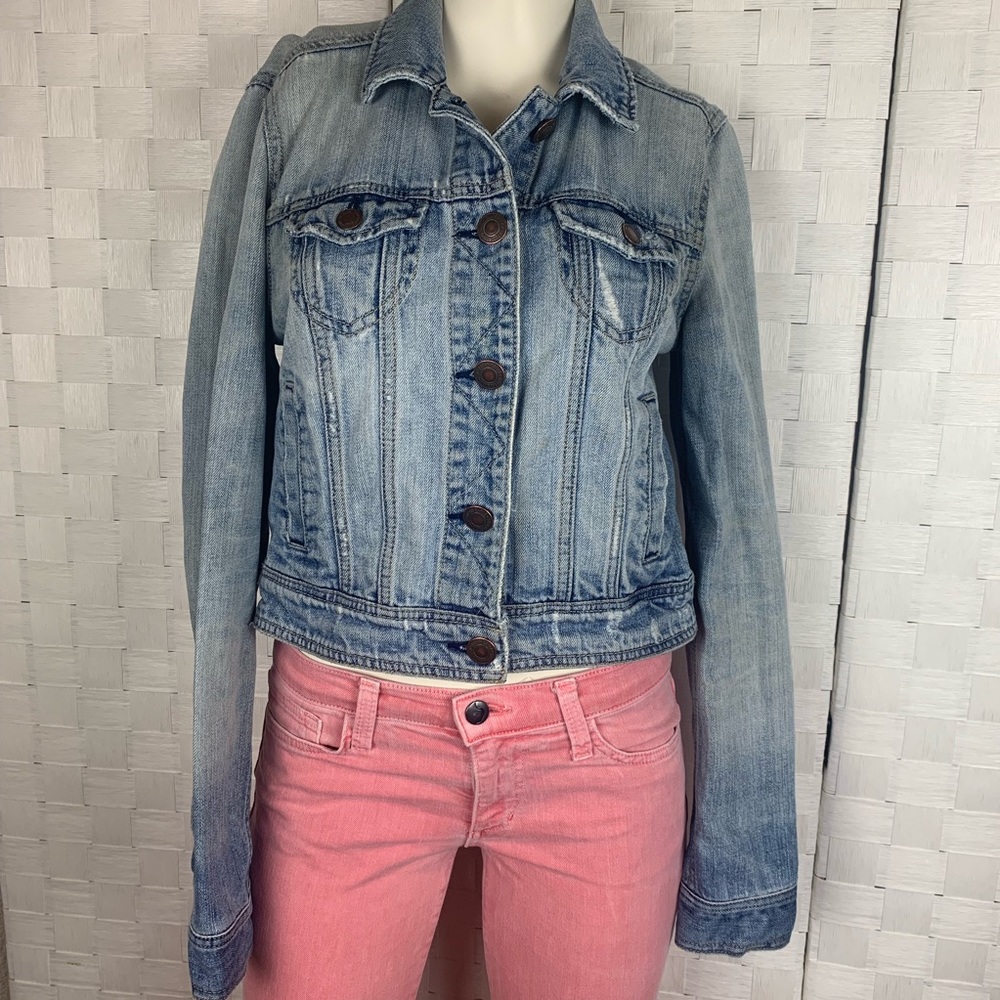 American Eagle Distressed Jean Jacket Size M